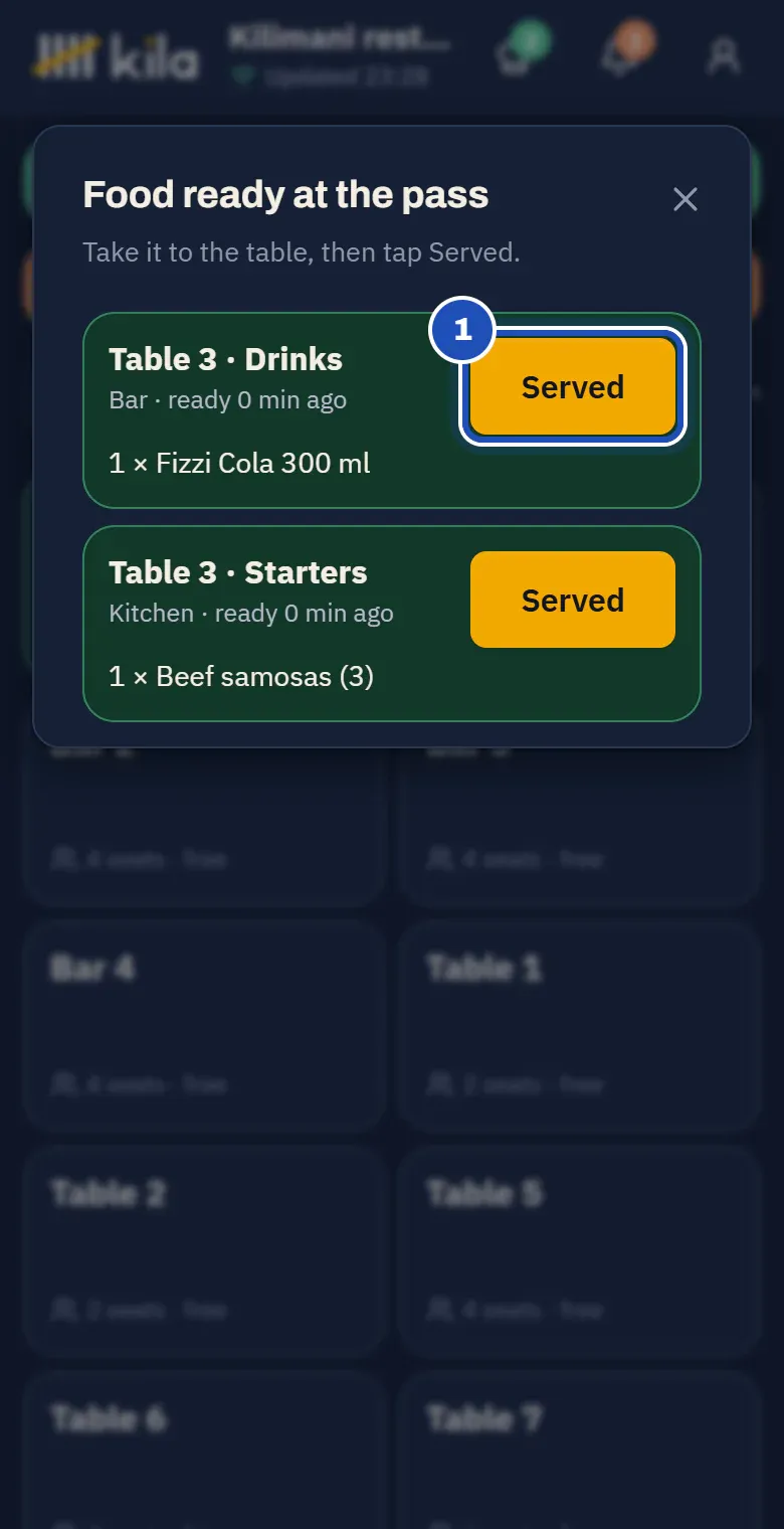 Food ready at the pass: Table 3's drinks from the Bar and its starters from the Kitchen, each with a Served button. The first Served is marked 1.